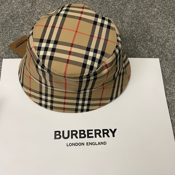 Burberry Bucket Hat - Picture 1 of 7